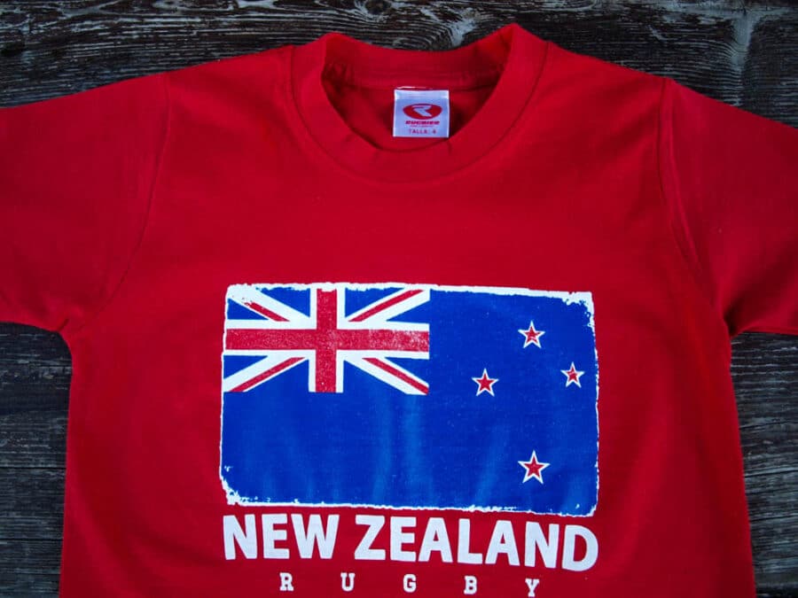 niño-camiseta-NZ-roja